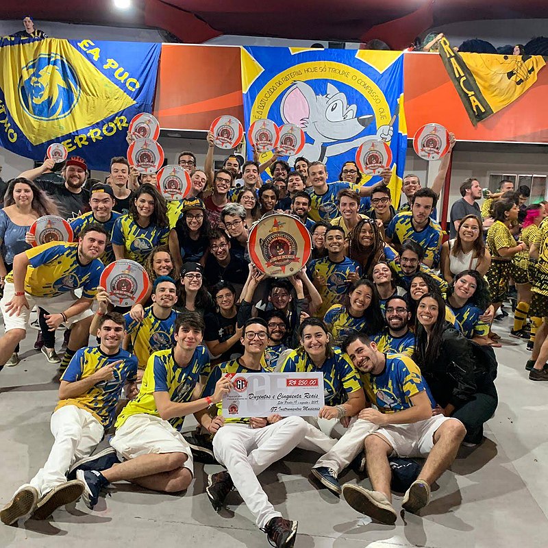 Foto da comemoração pós-premiação da competição Mestre Tornado